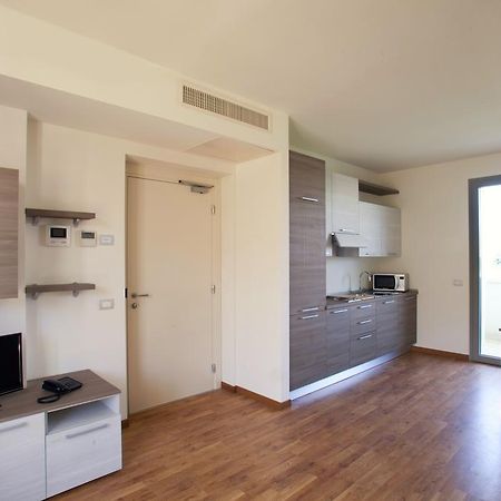 Residence Le Querce Чернуско сул Навильо Стая снимка