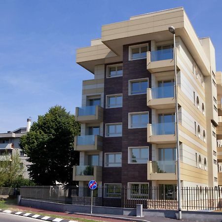 Residence Le Querce Чернуско сул Навильо Екстериор снимка