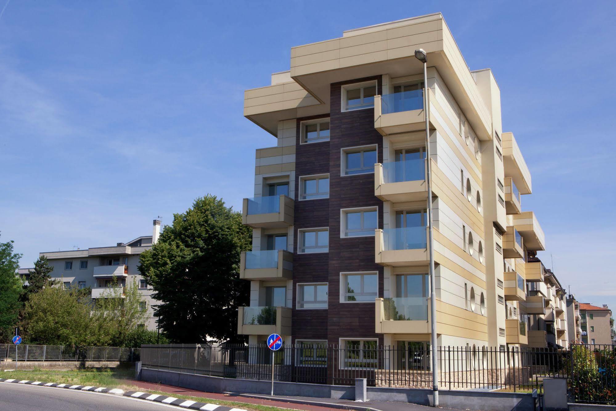 Residence Le Querce Чернуско сул Навильо Екстериор снимка